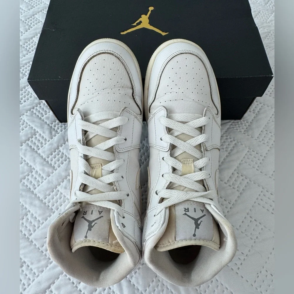 Nike Air Jordan 1 Mid Activewear Basketball Sneakers White Size 7Y Women 8.5 - Picture 9 of 9